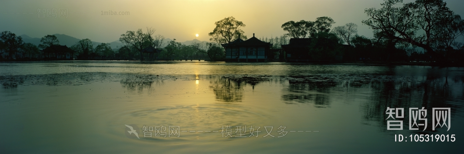 傍晚天空湖面外景