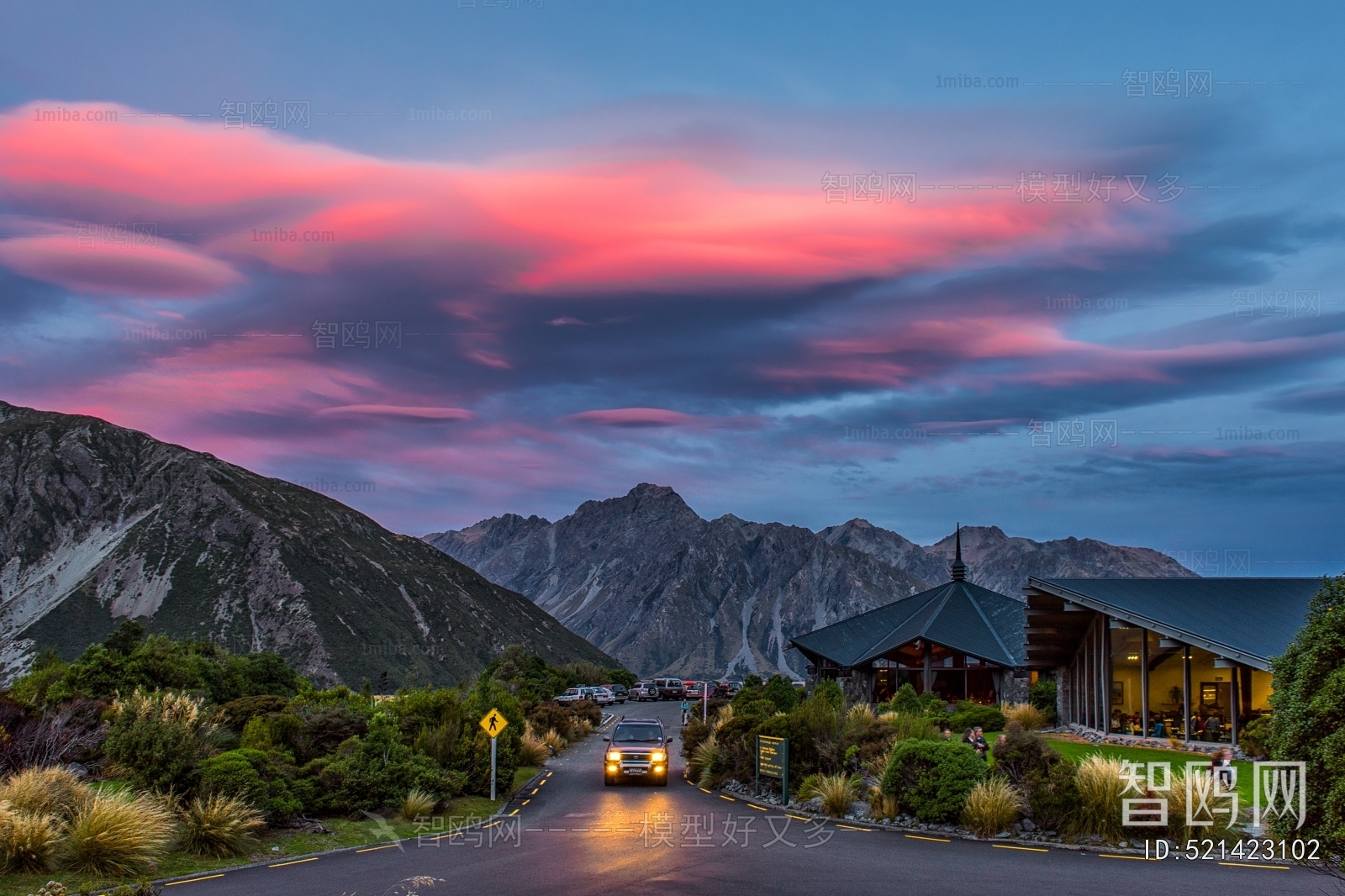 傍晚夕阳公路风景