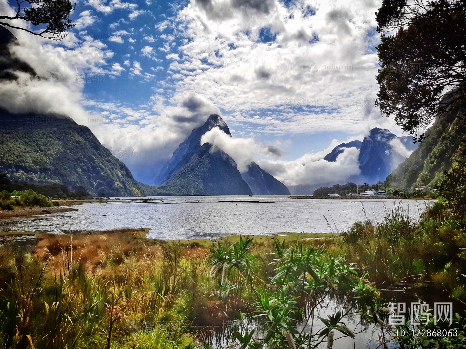 现代森林湖泊风景
