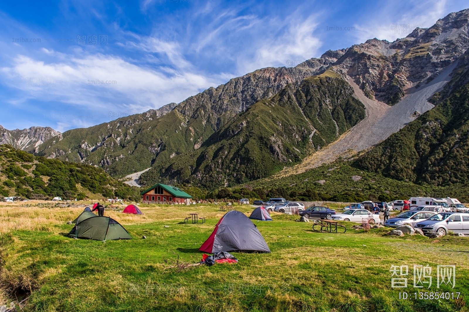 现代草地露营风景