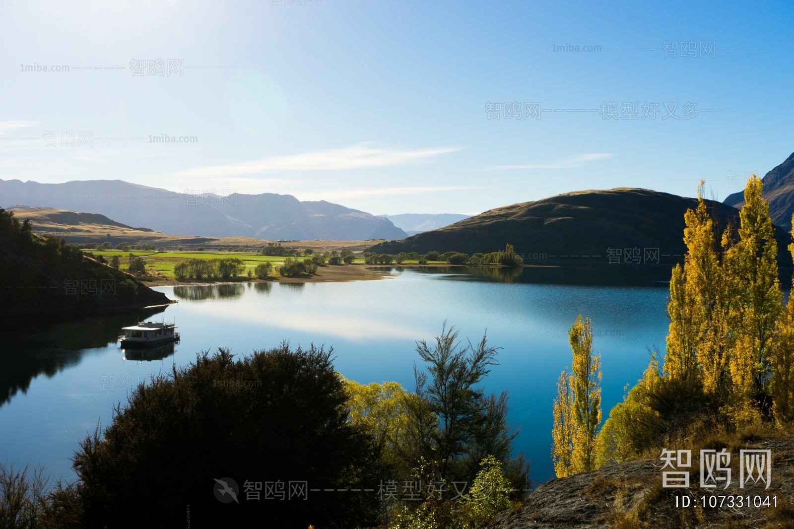 现代森林湖泊风景