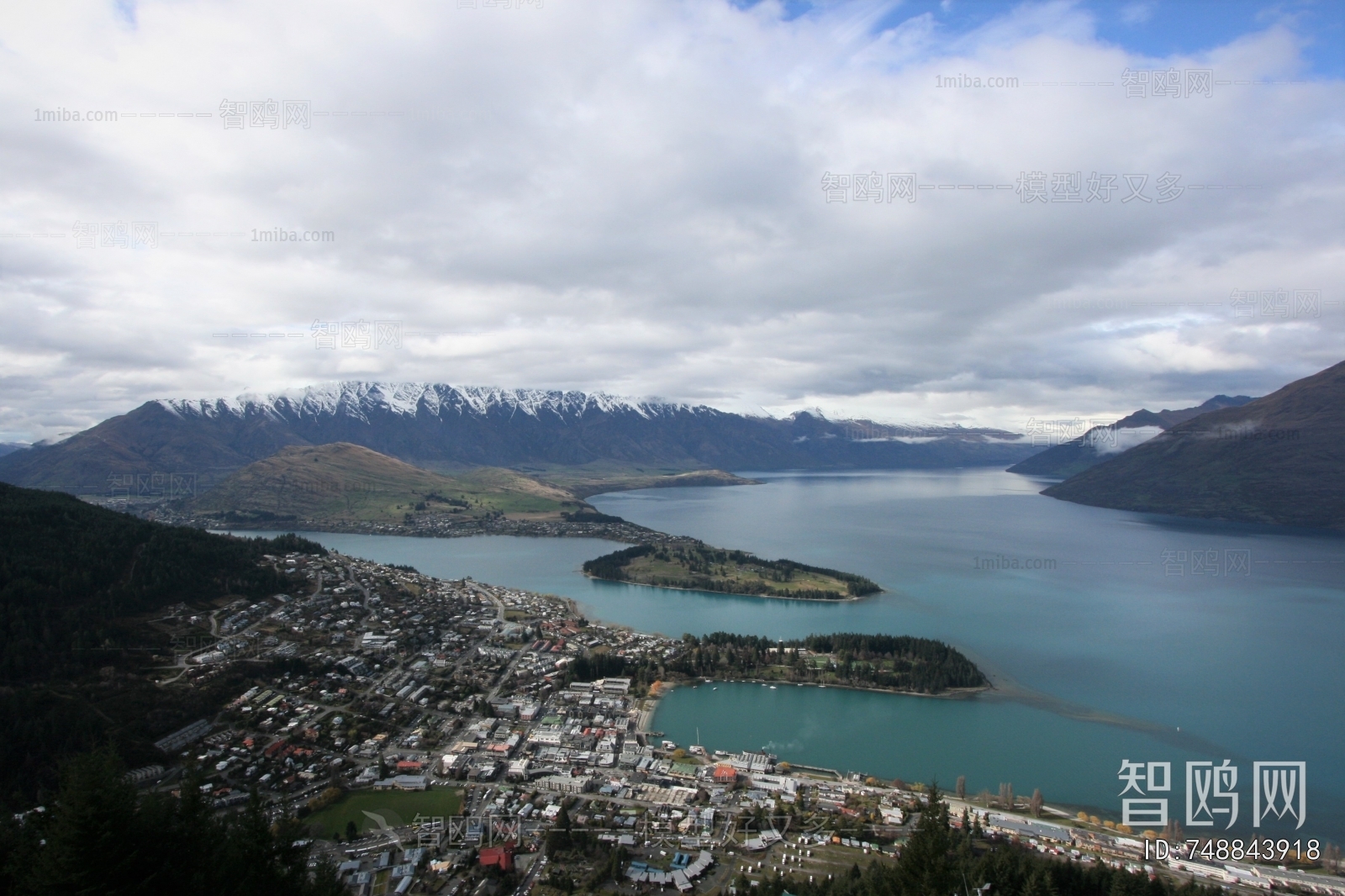 现代森林湖泊风景