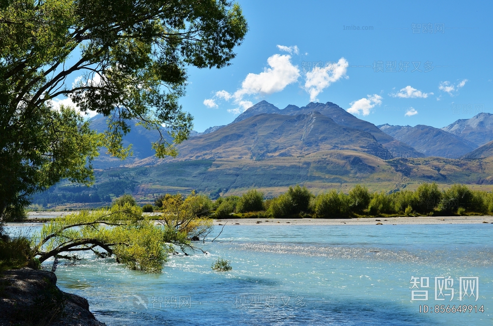 现代森林湖泊风景