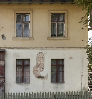破旧建筑涂料砖墙玻璃外观-ID:5381606