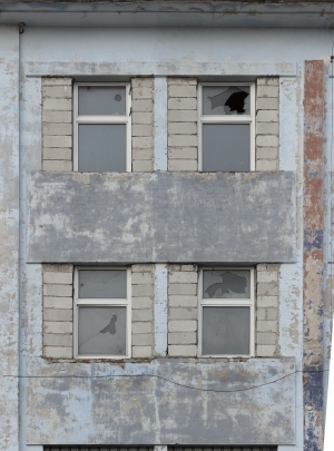 破旧建筑涂料砖墙玻璃外观-ID:5381625