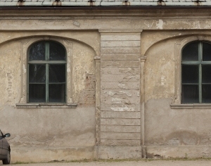 破旧建筑涂料砖墙玻璃外观-ID:5381636