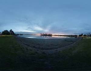 hdr夜景湖面-ID:748982919