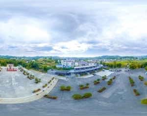 农村乡镇休闲广场全景HDR-ID:5953179