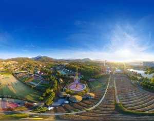 HDR白天城市生态绿化全景-ID:718909039