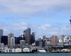 现代白天海边城市外景-ID:744395975