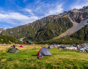 现代草地露营风景-ID:135854017