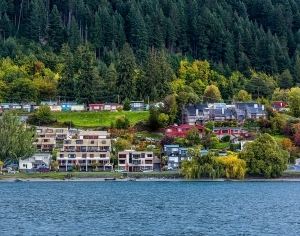现代乡村湖边风景-ID:6307389