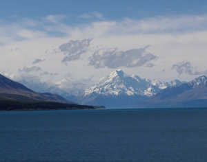 现代雪山湖泊风景-ID:756117119