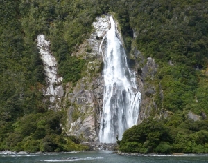 现代瀑布风景-ID:6307419