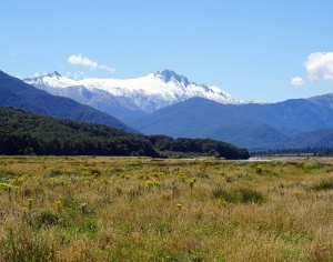 现代草地雪山风景-ID:526170765