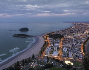 夜晚海边都市外景-ID:6308577