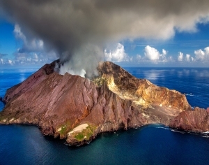 现代火山喷发风景-ID:6308601