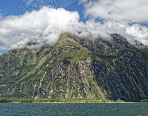 现代湖泊森林风景-ID:841490031