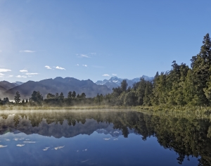 现代森林湖泊风景-ID:172250037