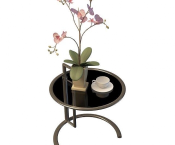 Modern Potted Green Plant-ID:740468032