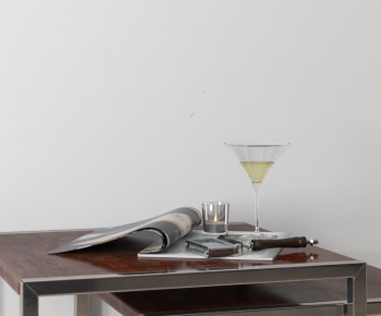 Modern Magazines/Newspapers-ID:807673937