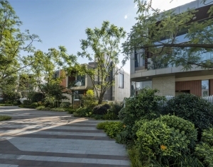 ModernOther Exterior Scenes