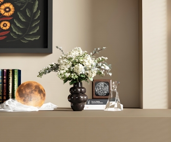 Modern Flower Arrangement-ID:683501966