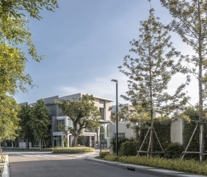 ModernOther Exterior Scenes