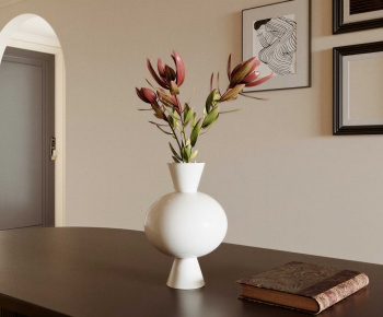 Modern Flower Arrangement-ID:682699925