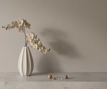 Modern Flower Arrangement-ID:640757085