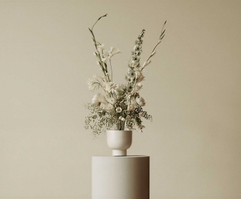Modern Flower Arrangement-ID:749980931