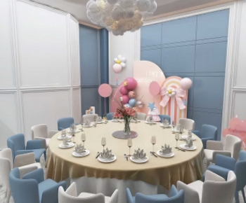 Modern Restaurant Box-ID:108119965