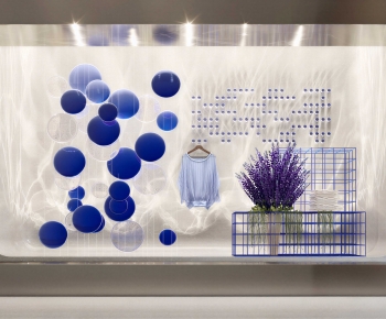 Modern Shop Window-ID:623725895